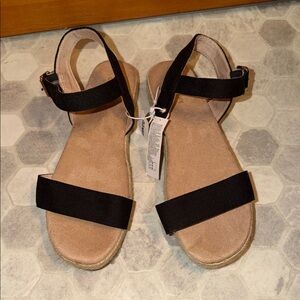 Old Navy Black and Tan Sandals